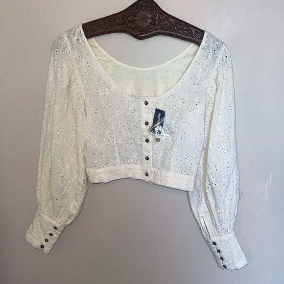 Free People cropped white eyelet linen shirt. Button down, scooped back - Picture 2 of 2